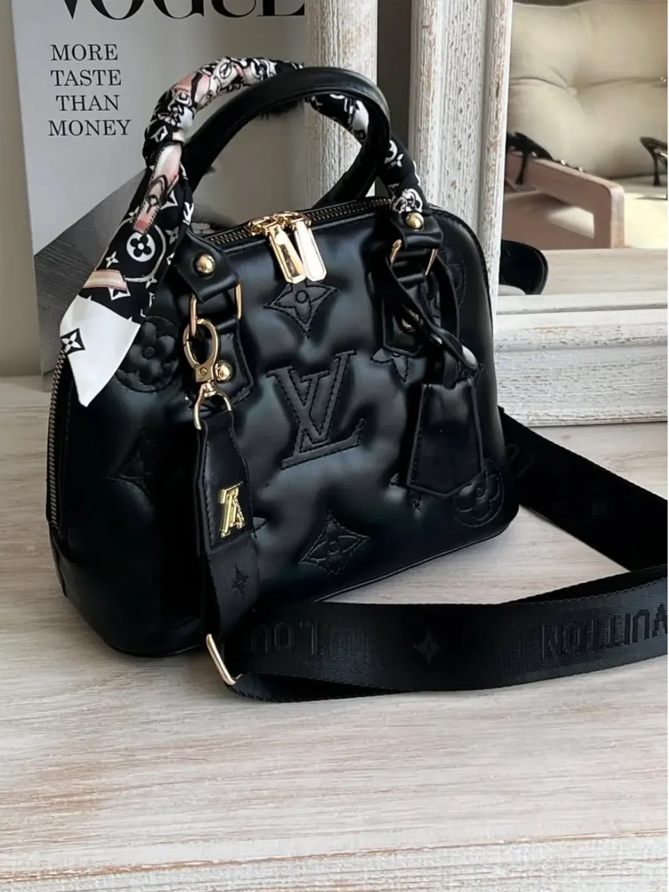 کیف دستی زنانه آلما اسکارف‌دار LV کد 4290