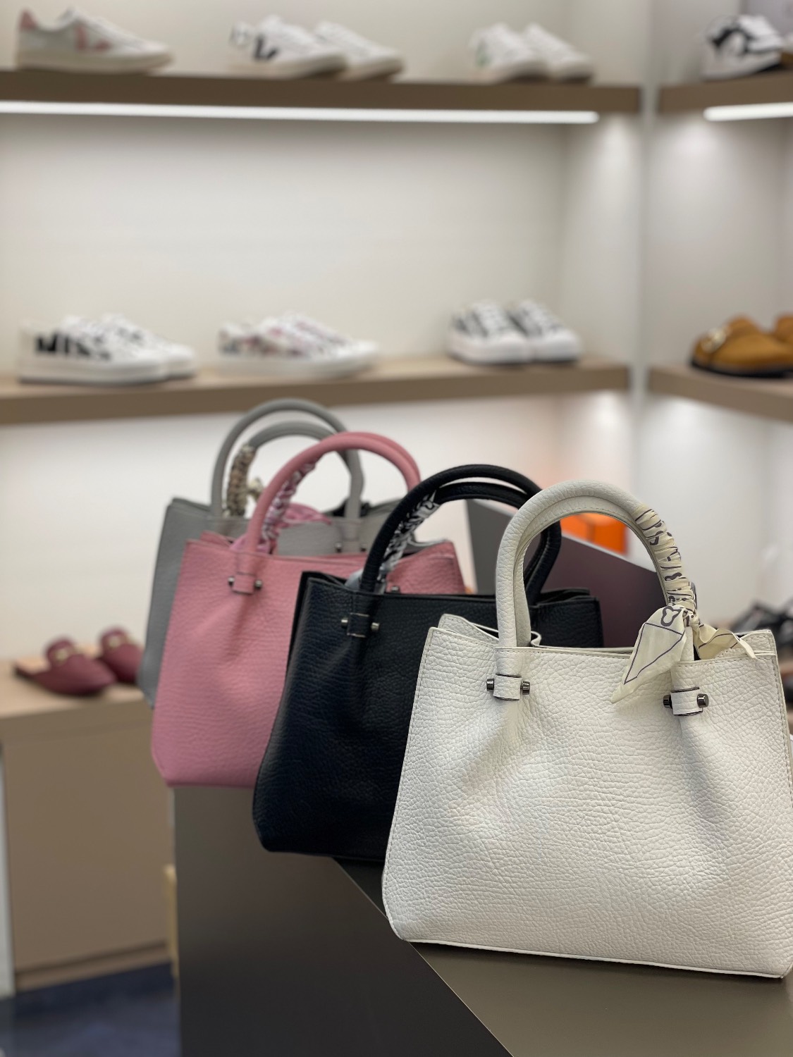 کیف کژوال دستی زنانه وارداتی چرم سبک