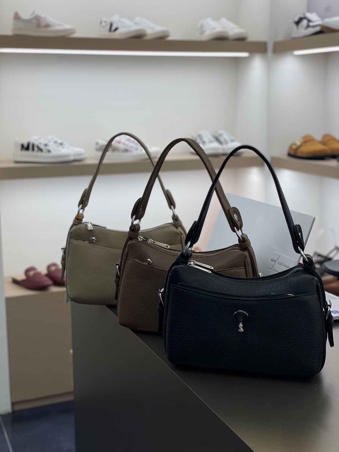 کیف سایز متوسط کژوال دستی زنانه وارداتی چرم
