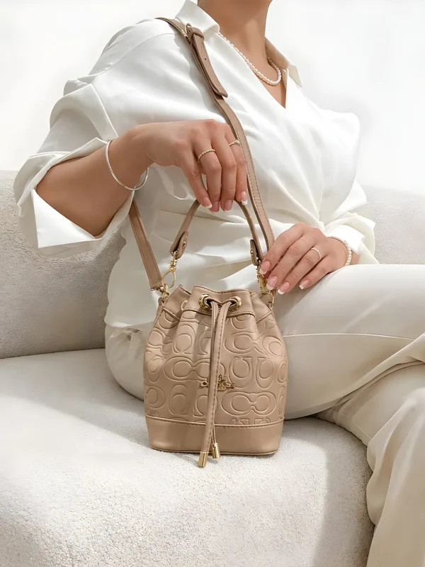 کیف زنانه چرمی مدل پاول باکت