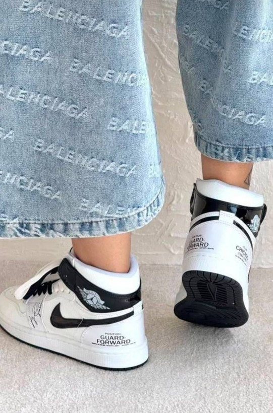 کفش ساقدار نایک ایر جردن ۱ طرح شیکاگو ۱۹۸۴ (Nike Air Jordan 1 High Chicago 1984)