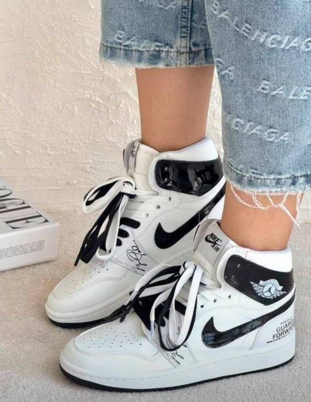 کفش ساقدار نایک ایر جردن ۱ طرح شیکاگو ۱۹۸۴ (Nike Air Jordan 1 High Chicago 1984)