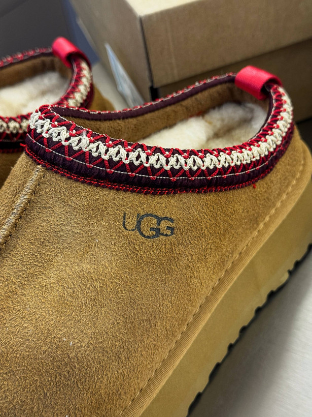 کفش اسلیپر زنانه UGG Tasman II اورجینال قهوهای با گلدوزی قرمز
